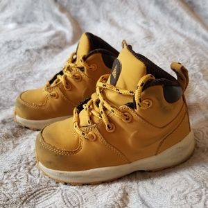 Nike Manoa Leather Boots